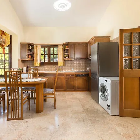 Villa Odysseas *